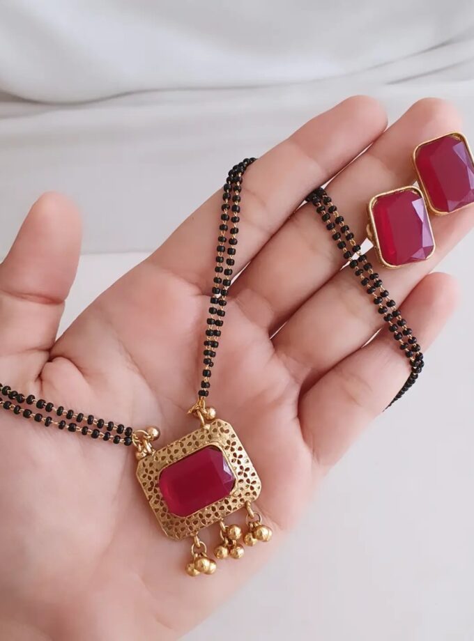 SHORT HAARAM-A990 RUBY