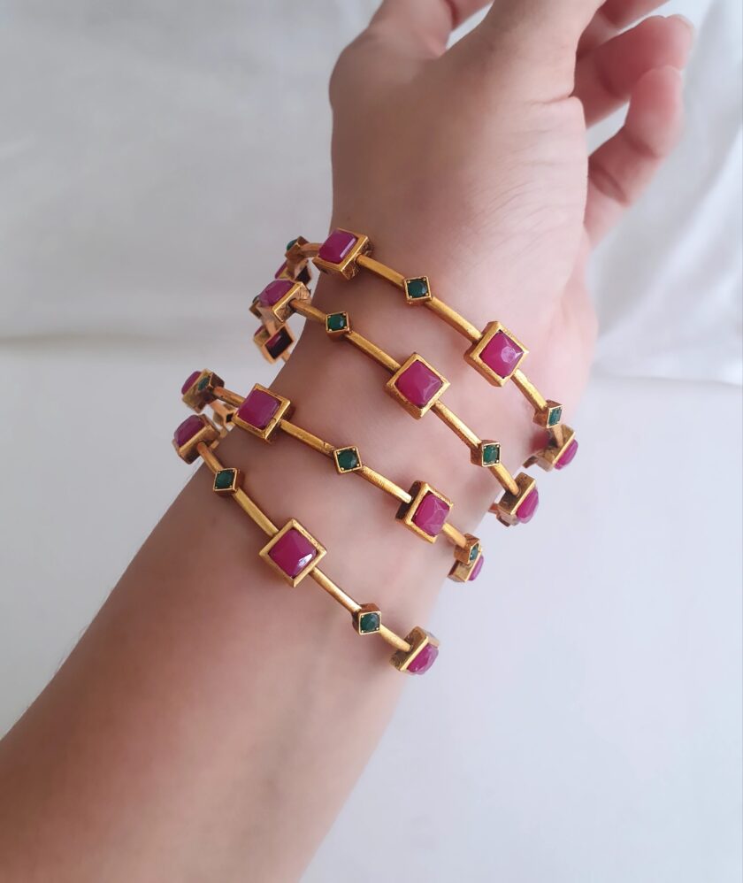 BANGLE SET OF FOUR-A2800