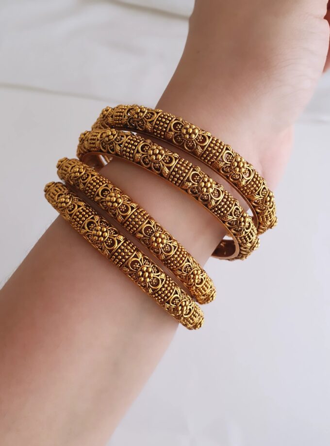 BANGLE SET OF FOUR-A2842