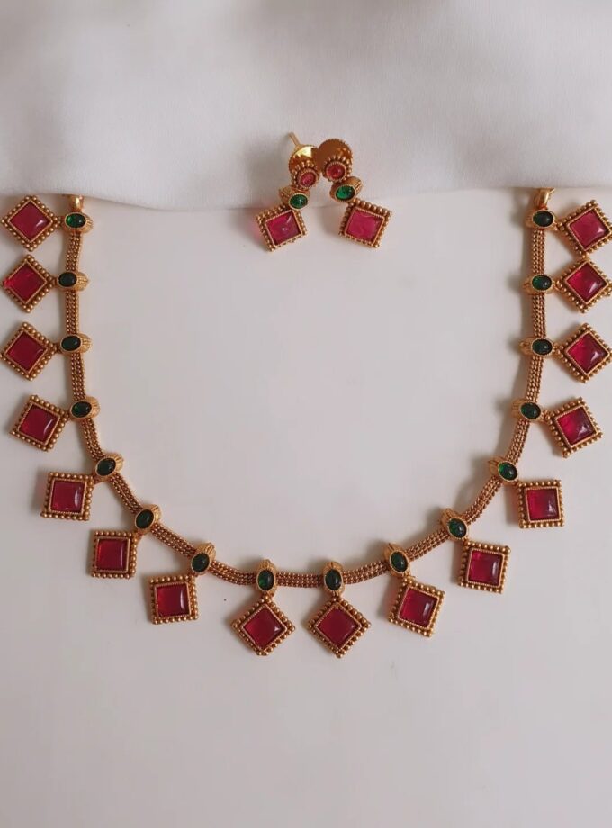 NECKLACE-A3271 RUBY GREEN