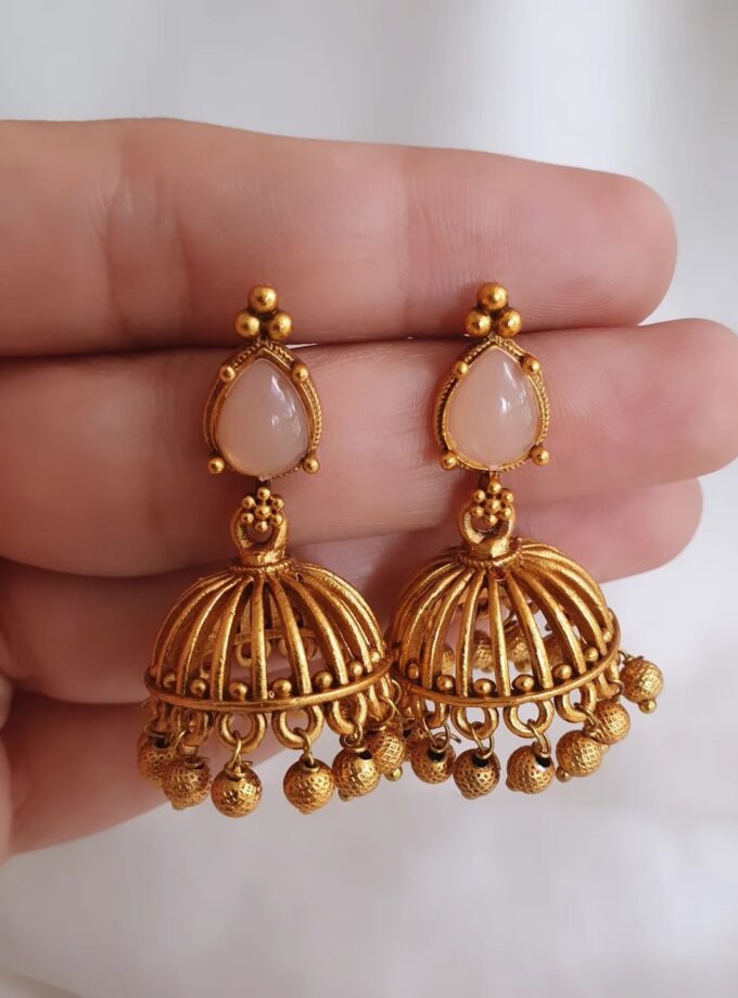 EARRING-E20  DROP BEIGE