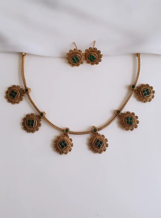 NECKLACE -A3556 GREEN