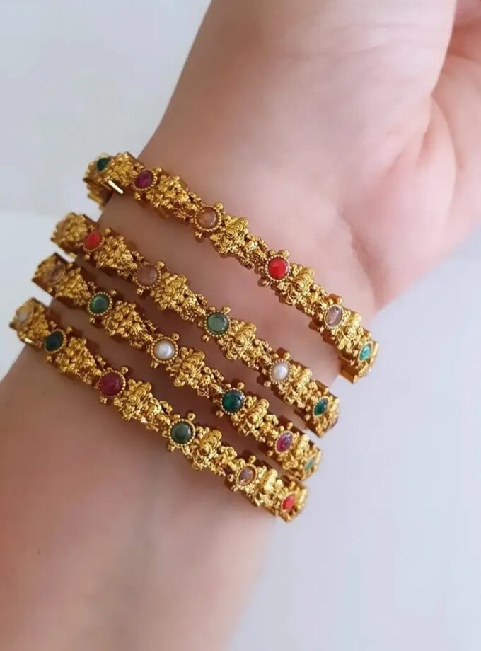 BANGLE SET OF FOUR-A4012