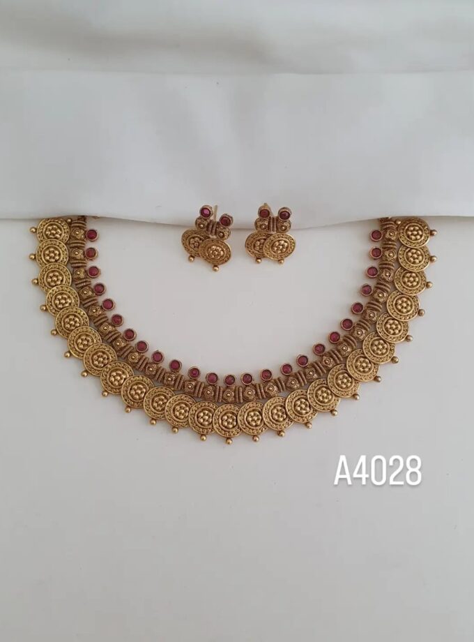 NECKLACE NON-IDOL COIN-A4028 RUBY