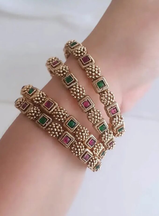 BANGLE SET OF FOUR-A4035