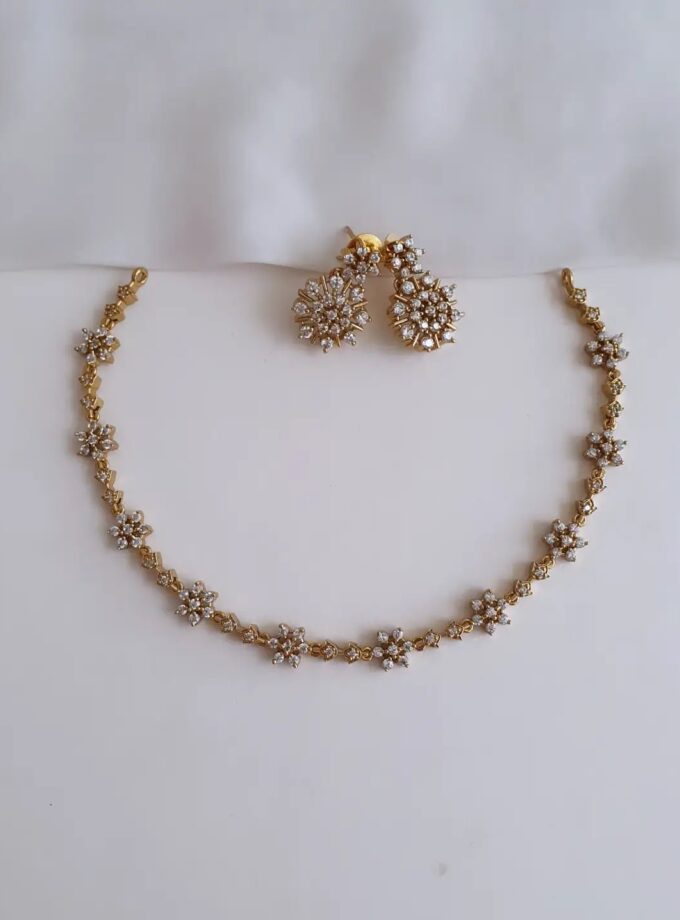 NECKLACE AD STONE FLOWER-A3573 WHITE