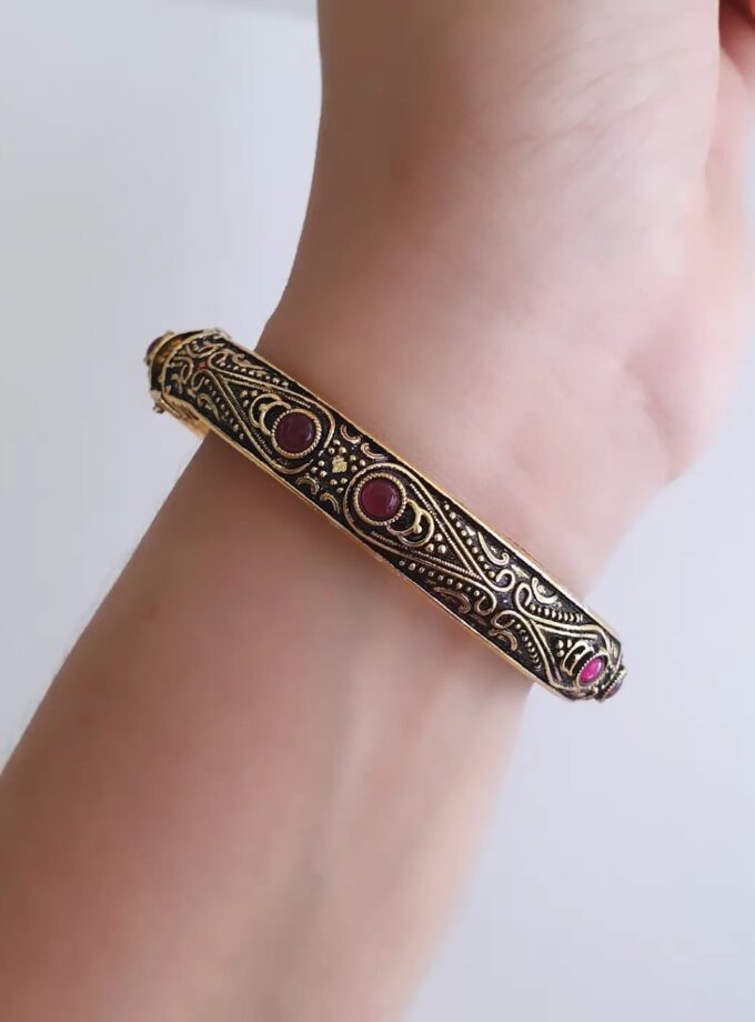 HAND CUFF-A4095 RUBY