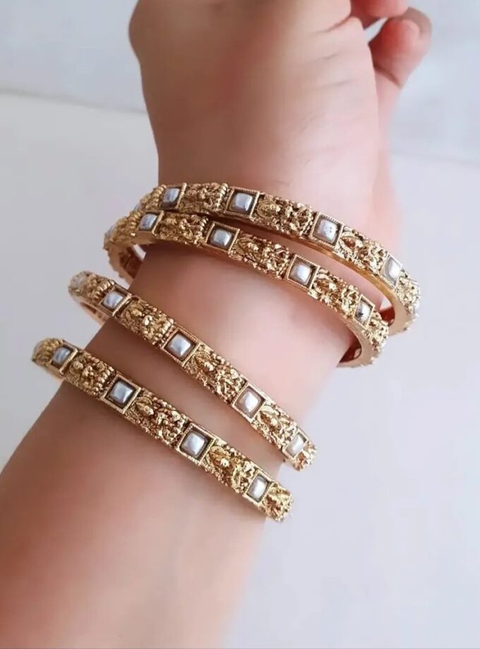 BANGLE SET OF FOUR-A4294