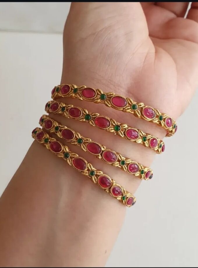 BANGLE SET OF FOUR-A4365